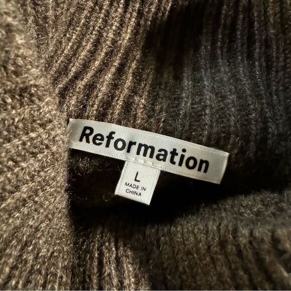 NWOT Reformation Garrett Cashmere Oversized Turtleneck - Picture 9 of 10